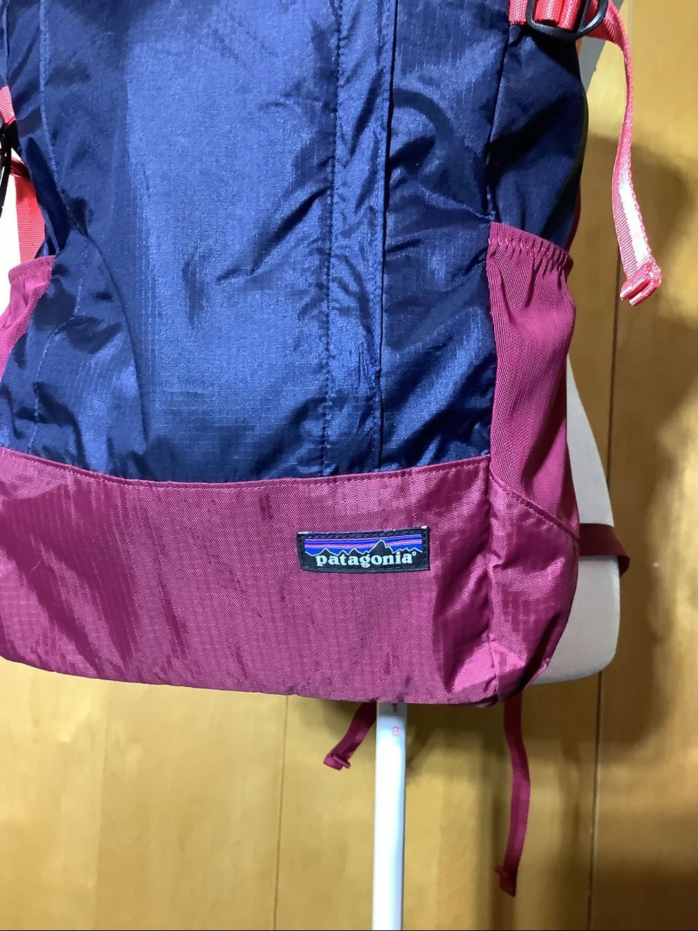 Patagonia Lightweight Travel Tote Pack in Navy/Burgundy - Picture 2 of 7